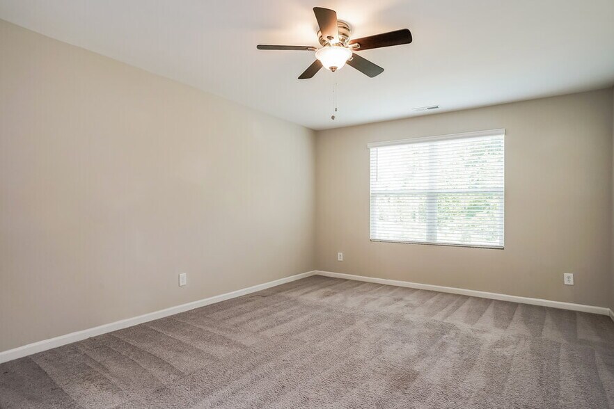 Building Photo - 544 Landing View Dr