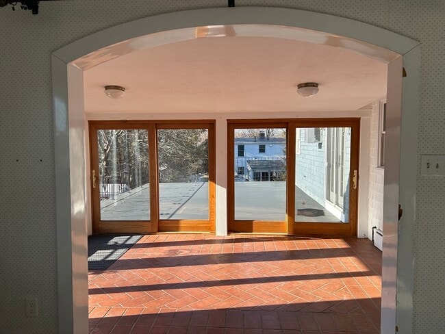 Building Photo - 990 Humphrey St