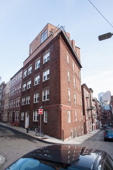 Building Photo - 21 Snow Hill St