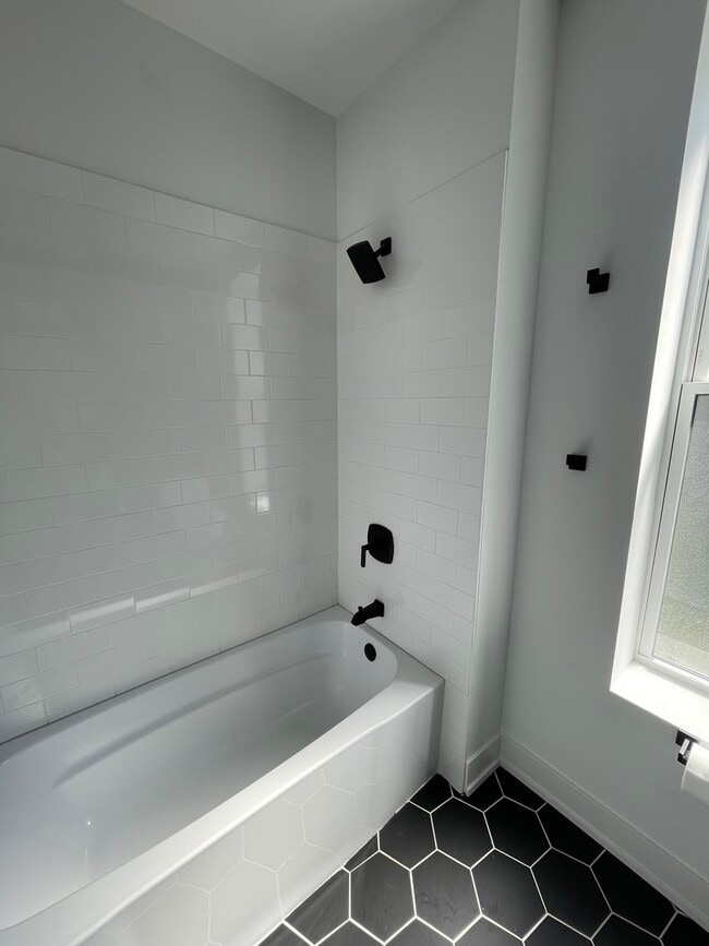 Building Photo - 5531 S May St