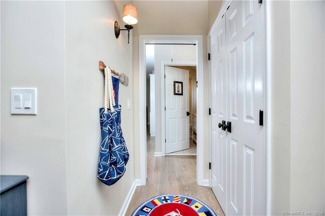 Building Photo - 1 Otter Trail