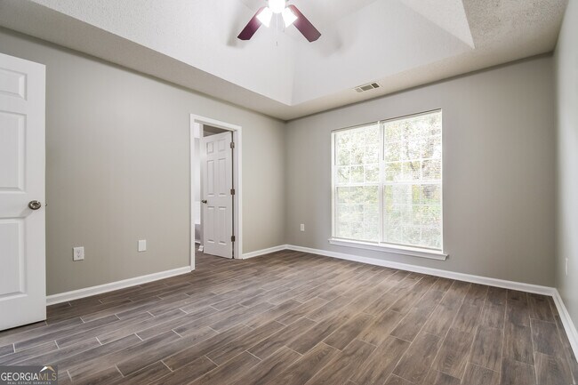 Building Photo - 9407 Rollinghills Dr