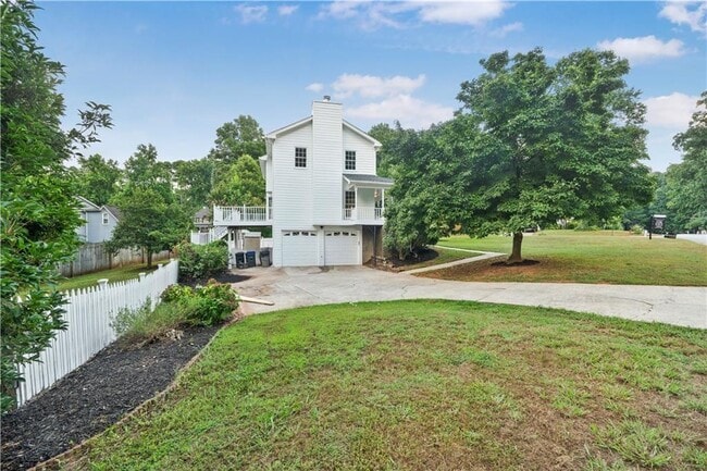 Building Photo - 328 Deerwood Dr