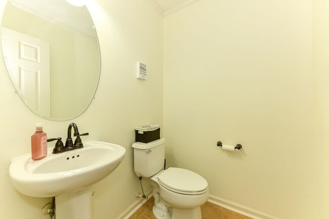 Building Photo - Updated 3 Bedroom Townhome in McAlister's Place