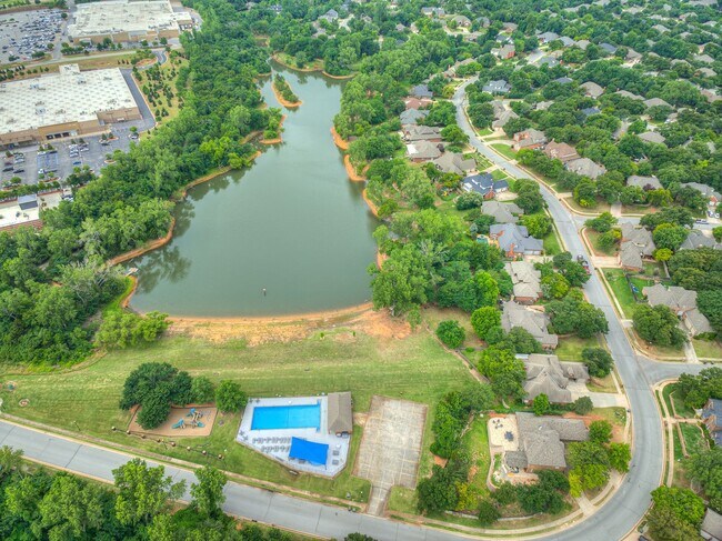 Building Photo - Spacious Home + East Edmond + 4 bedrooms + Fox Lake