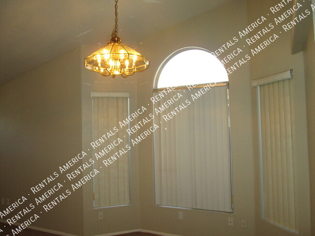 Building Photo - 1332 W Kesler Ln