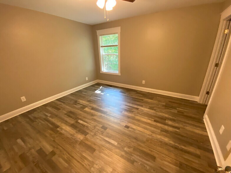 Building Photo - 524 Mill Creek Rd