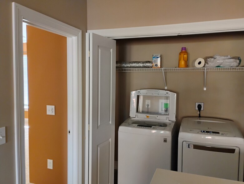 Building Photo - 323 Eden Ave