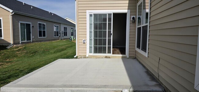 Building Photo - 566 Rochdale Run