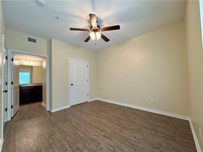 Building Photo - 1915 Dartmouth St