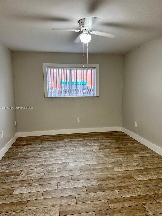 Building Photo - 2565 W 56th St