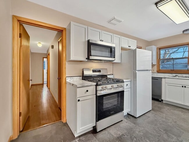 Building Photo - 1618 Natchez Ave S