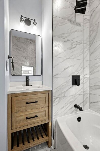 Building Photo - 25 S Albany Ave