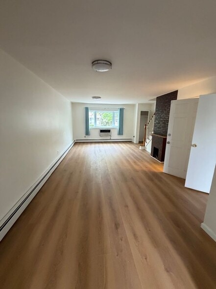 Building Photo - 347 Quincy Ave