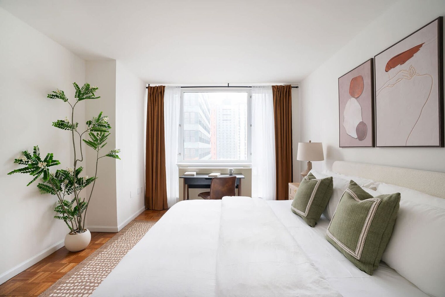 Building Photo - 350 W 43rd St