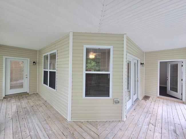 Building Photo - Cape Cottages Condos - 3BD/2BA - Less than...