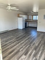 Building Photo - 2820 Baker Dr