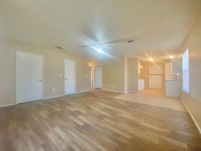 Building Photo - 802 Vanda Ave