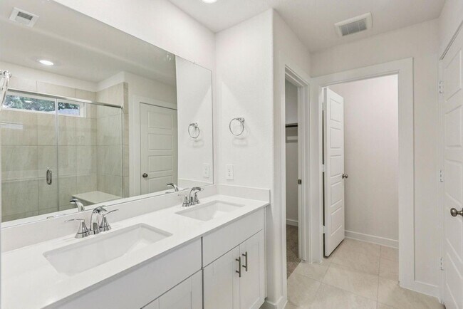 Building Photo - 1940 Velvet Oak Ln