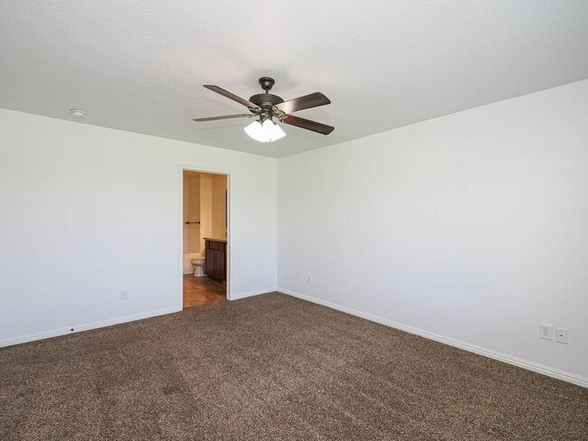 Building Photo - Beautiful 3-Bed, 2-Bath Townhome in Americ...