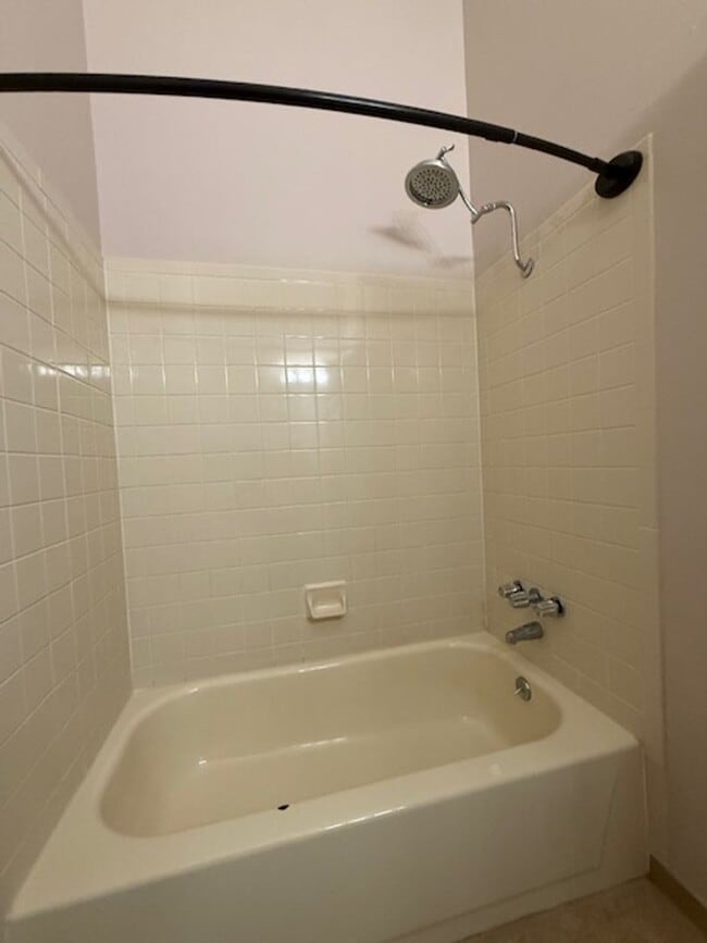 Building Photo - House For Lease