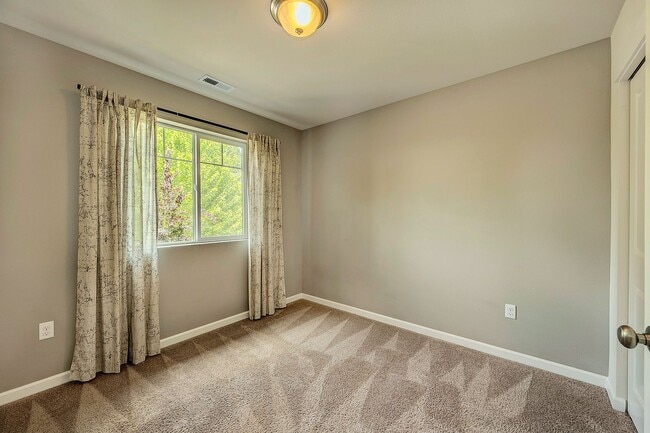 Building Photo - Marysville 4 bed/2.5 bath with large bonus...