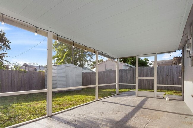 Building Photo - 1481 SW 49th Ave