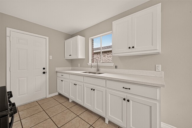 Building Photo - 8607 Valley Forest Dr