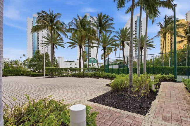 Building Photo - 16500 Collins Ave