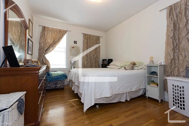 Building Photo - Unique BU Apartment