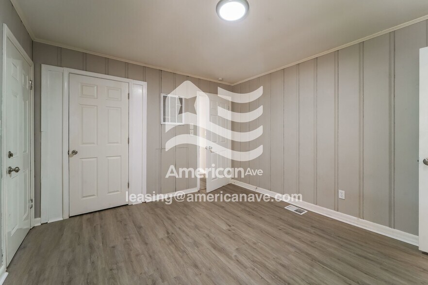 Building Photo - 1836 Shamrock Dr