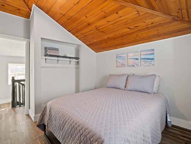 Building Photo - 829 Portage Lakes Drive