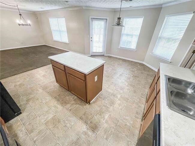 Building Photo - 6205 Tree Ridge Dr N W