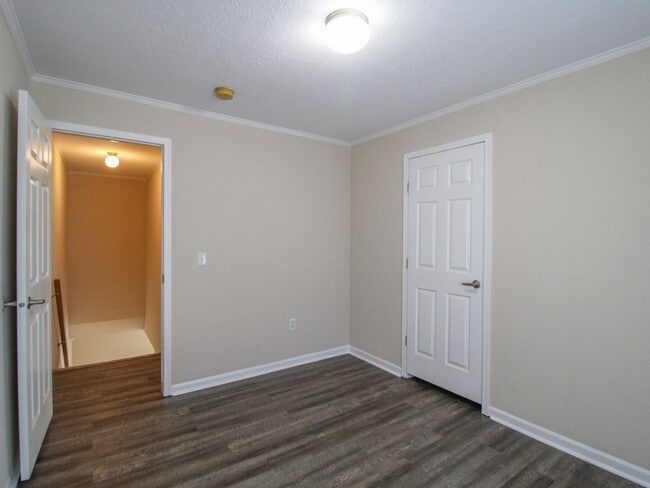 Building Photo - 124 Meadows Ln