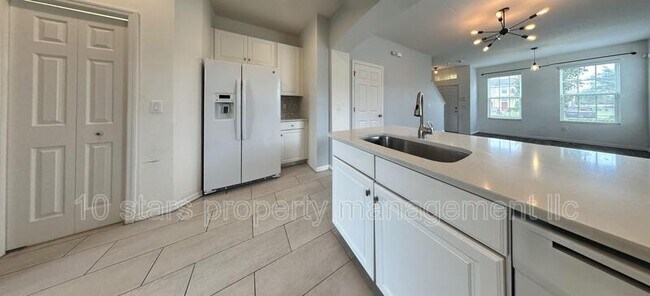 Building Photo - 7031 White Treetop Pl