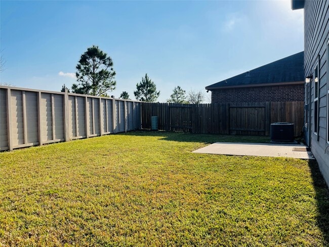 Building Photo - 11042 Hillside Creek Dr