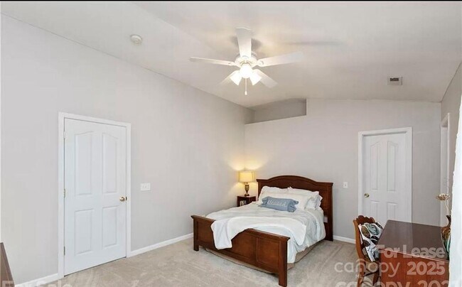 Building Photo - 17047 Commons Creek Dr