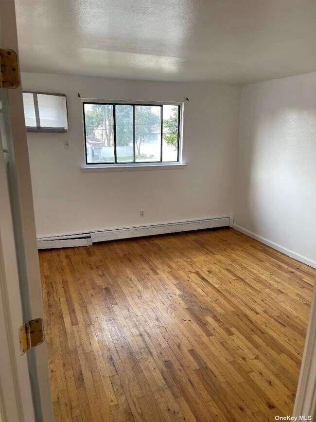 Building Photo - 185 Lamberts Ln