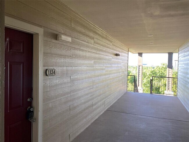 Building Photo - 2320 Gracy Farms Ln