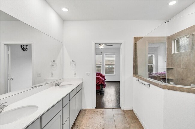 Building Photo - 133 Lenera Dr