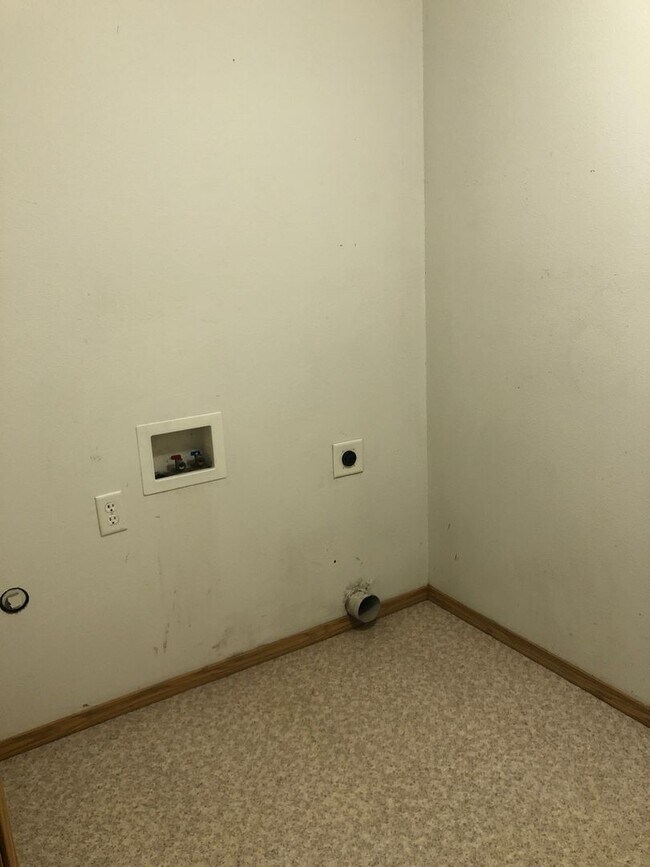 Building Photo - 226 S 59th St