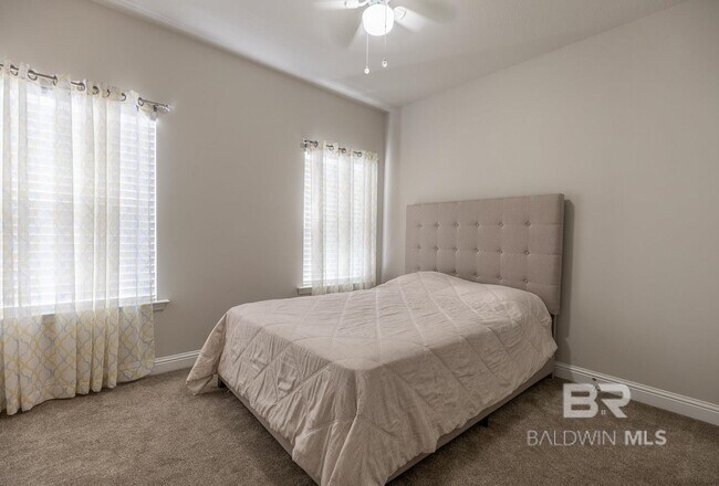 Building Photo - 6867 Spaniel Dr