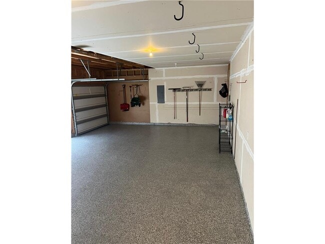 Building Photo - 614 Dillon Ave N