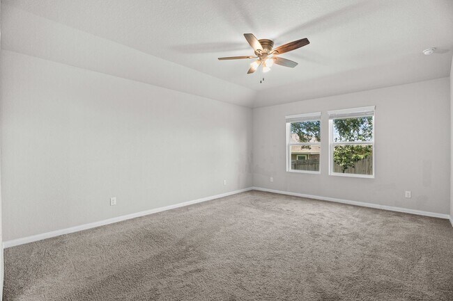 Building Photo - 1047 Raceland Rd