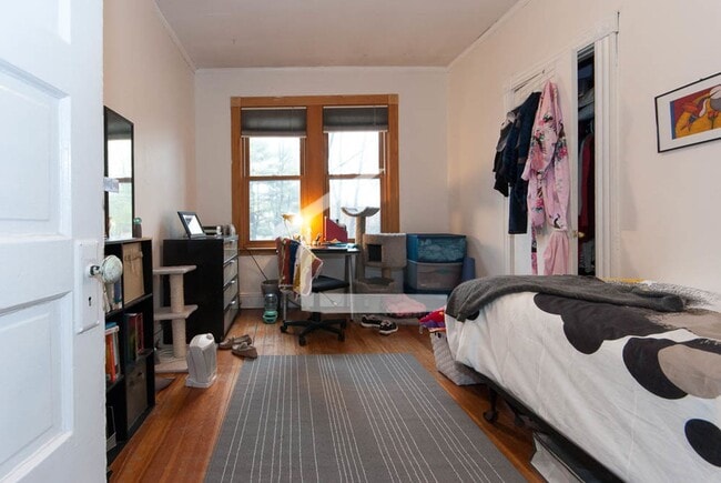 Building Photo - Nice, Affordable Brighton 5 Bed/2 Bath right off Beacon St for 9/1.  NO BROKER FEE!!!