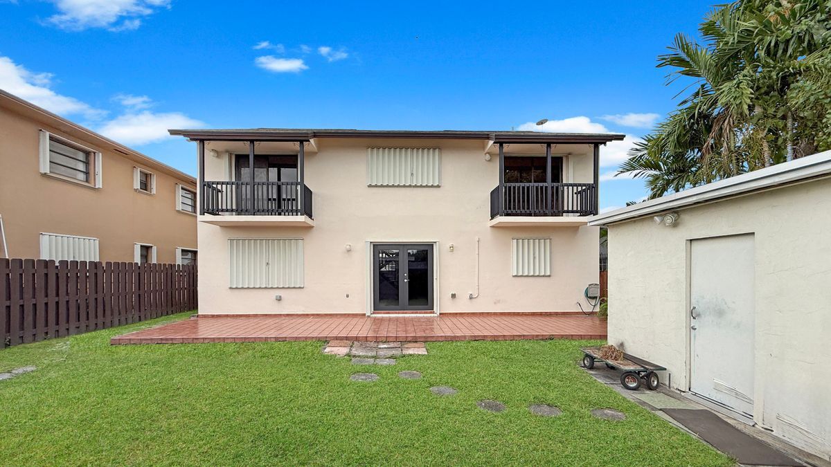 Building Photo - 8877 SW 36th St