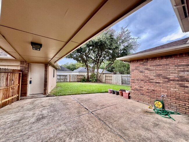 Building Photo - 2623 Double Lake Dr
