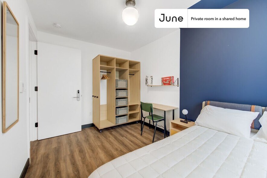 Building Photo - Beautiful Private ROOM in Williamsburg