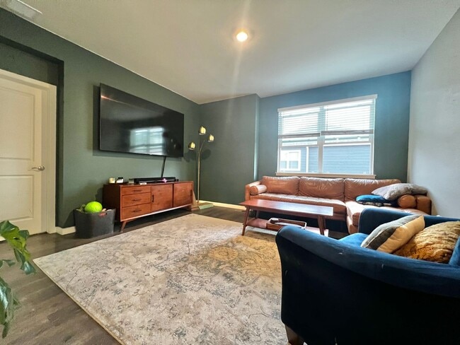Building Photo - Gorgeous 4-Bed 2-Bath home Fort Collins, CO!