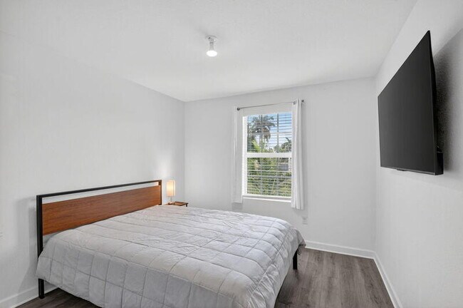 Building Photo - 6933 Harbours Edge Ave
